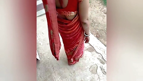 Bhabhi with a big load of sand carries it in her back