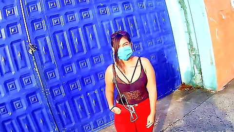 Hot amateur girl fucks in the street in the outdoor