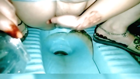 Indian brunette shows herself in a toilet solo video