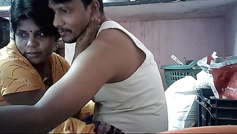 Beautiful hottie showing her tits at a home webcam