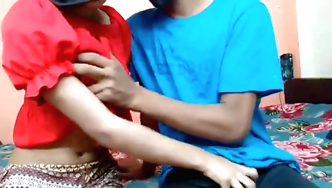 Indian woman handjob for my husband in amateur video