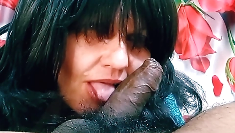 Indian mature man with big natural boobs fucks her on the bed