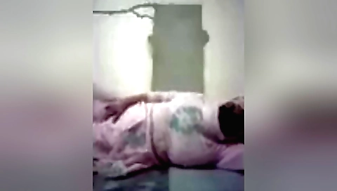 Sexy girl seduces her friend in amateur sex video 2