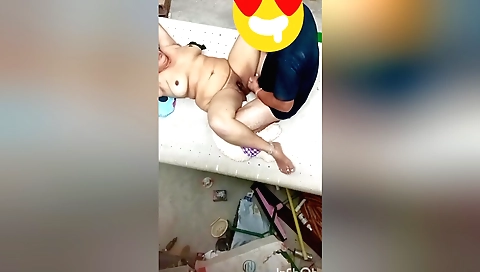 Chubby bhabi fucked in a hot sex scene with a chubby desi