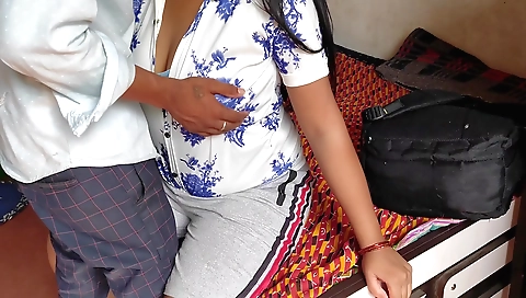 Indian girl has a hot sex with her boyfriend in a delivery room