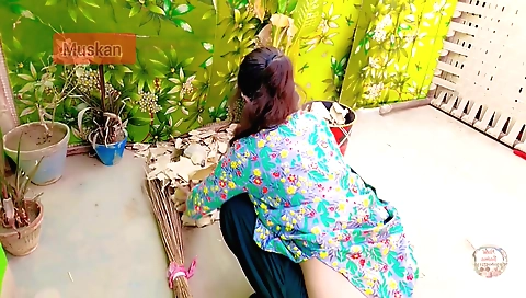 Naked female with very large boobs in the homemade porn viedo