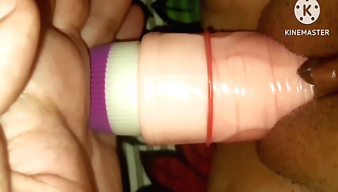 Indian amateur video with a sexy body taking vibrator