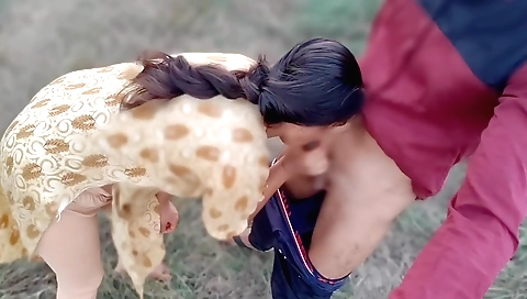 Amateur brunette shows off her legs in outdoor video