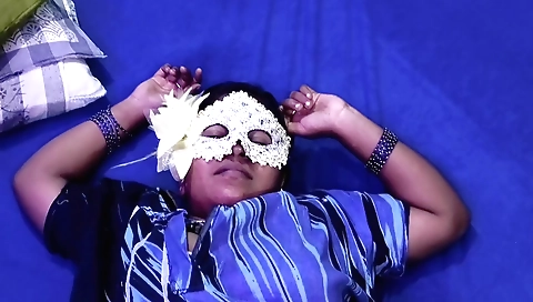 Amateur indian babe wants her boyfriend to play with her hairy pit