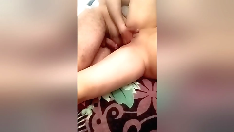 Girl on webcam in the middle of the day is having sex with her lover