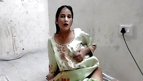 Indian amateur video showing brunette naked and riding