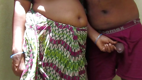 Indian amateur video shows a hot cunt getting fucked