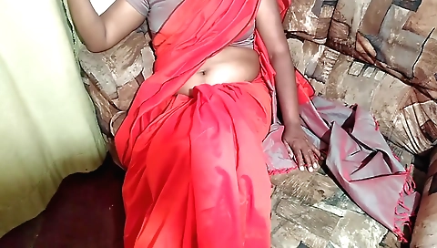 Indian video shows a girl with a great body and a great smile