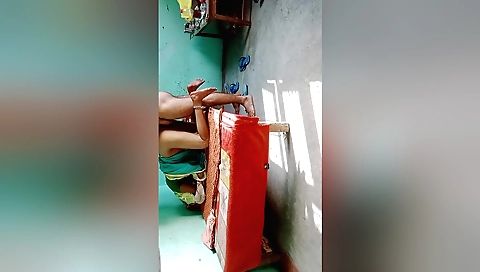 Asian girl gets her pussy fucked hard in homemade vid