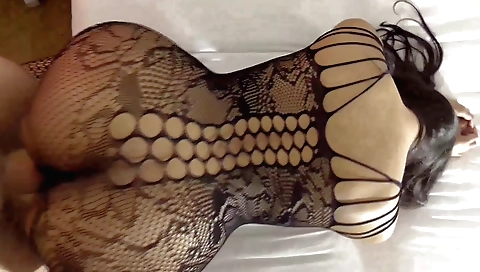 Slut with a shaved pussy gets fucked on the webcam