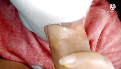 Amateur pussy shot of a sexy chick with a hot mouth