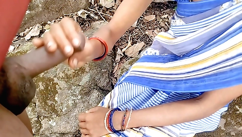 Indian amateur girl fucked by a stranger in forest