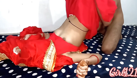 Indian girl showing off her pussy in amateur video