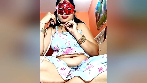 Chubby indian woman shows her natural boobs on the webcam