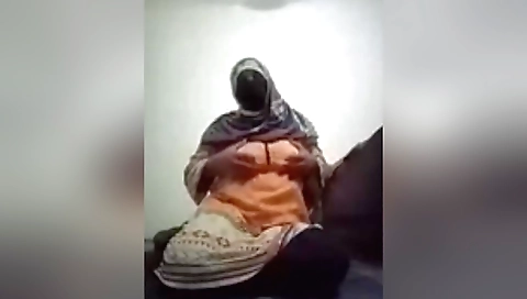 Hot amateur porn shows the girl getting cum on her face