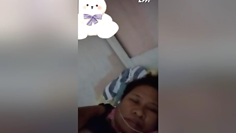 Horny brunette fingering herself in homemade video