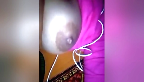 Today Exclusive -cute Desi Girl Shows Her Boobs On Vc 1