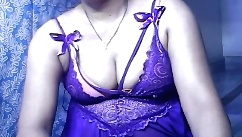 Indian babe 18+ gets off after a solo sex in bathroom