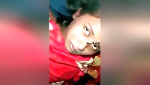 Amateur brunette girl gets fucked by a guy in her bedroom