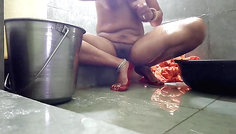 Indian chick gets naked after a shower and masturbates