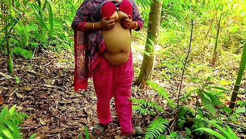 Outdoor sex in the forest with amateur brunette 3d video