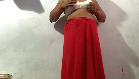 Indian whore with big ass is having fun in her homemade video