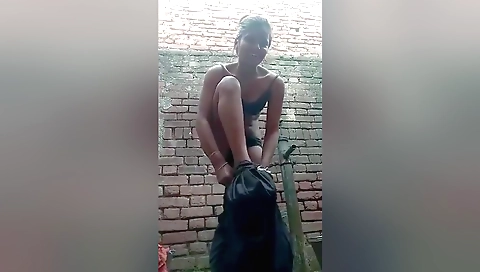 Outdoor amateur video with a blonde and pussy licking