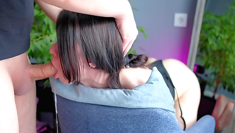 Brunette girl is fucking him in the back of the car