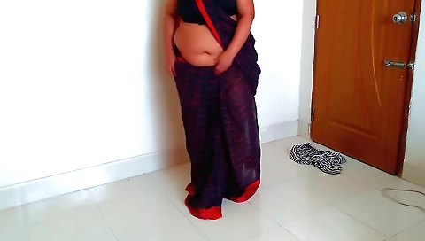 Amateur stepmom with a sexy round booty dancing with stepson