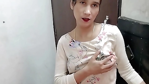 Indian babe shows her body and makes me really horny