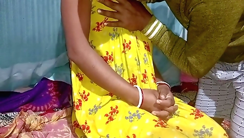 Mature woman plays with her hawt and is penetrated