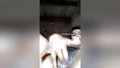 Amateur bhabhi finger and rub her hairy pussy on webcam