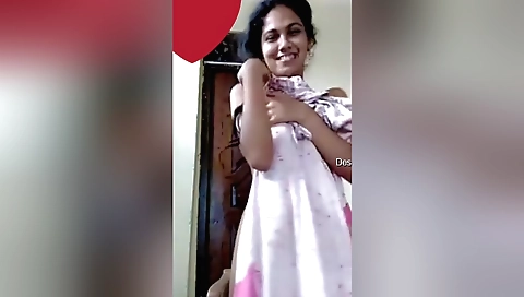 Mallu is showing off her perfect body on webcamera
