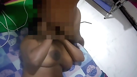 Indian wife in hot porn video making out with her lover