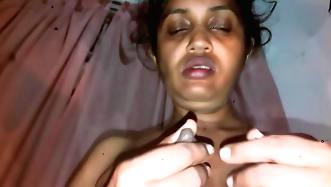 Indian teen plays with her big juicy boobs in hd video
