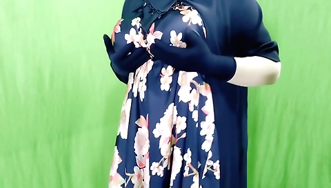 Indian housewife in amateur solo video with hot sex