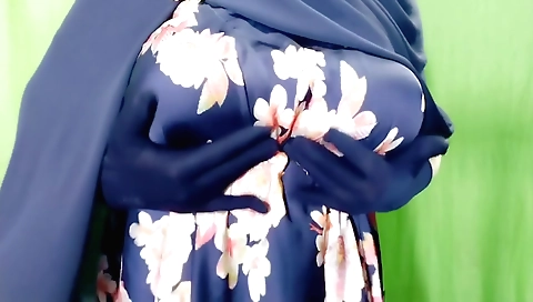 Indian housewife has a beautiful naked in her bedroom