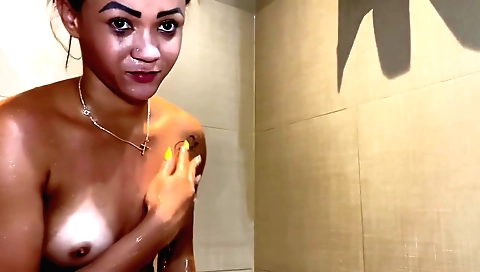 Amateur brunette beauty fuck in facial scene with cumshot