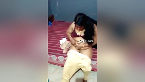 Hot mature indian beauty with hot curves in a solo clip