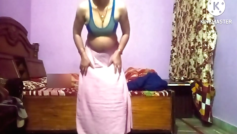 Bhabhi masturbates her husband with her homemade porn clip