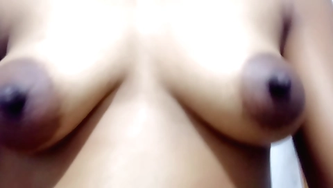 Sexy teen shows off her natural beauty in homemade video