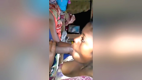 Indian bhabhi with a sexy mouth and face does a handjob