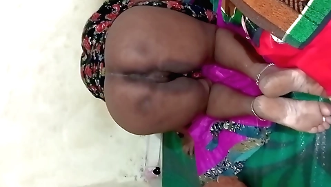 Indian babe with a big ass shows off her sexy body