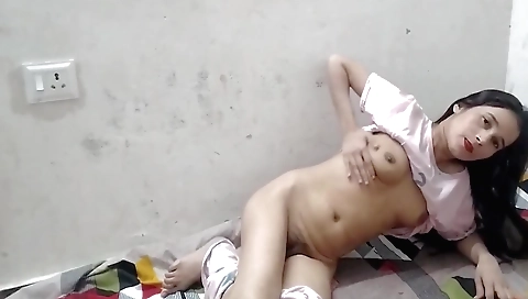 Amateur teen girl is fucking herself in her bedroom