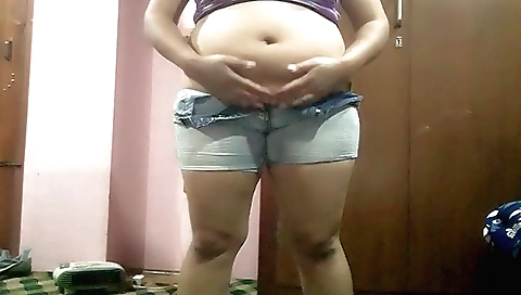 Indian amateur video of a chubby female in a hot body